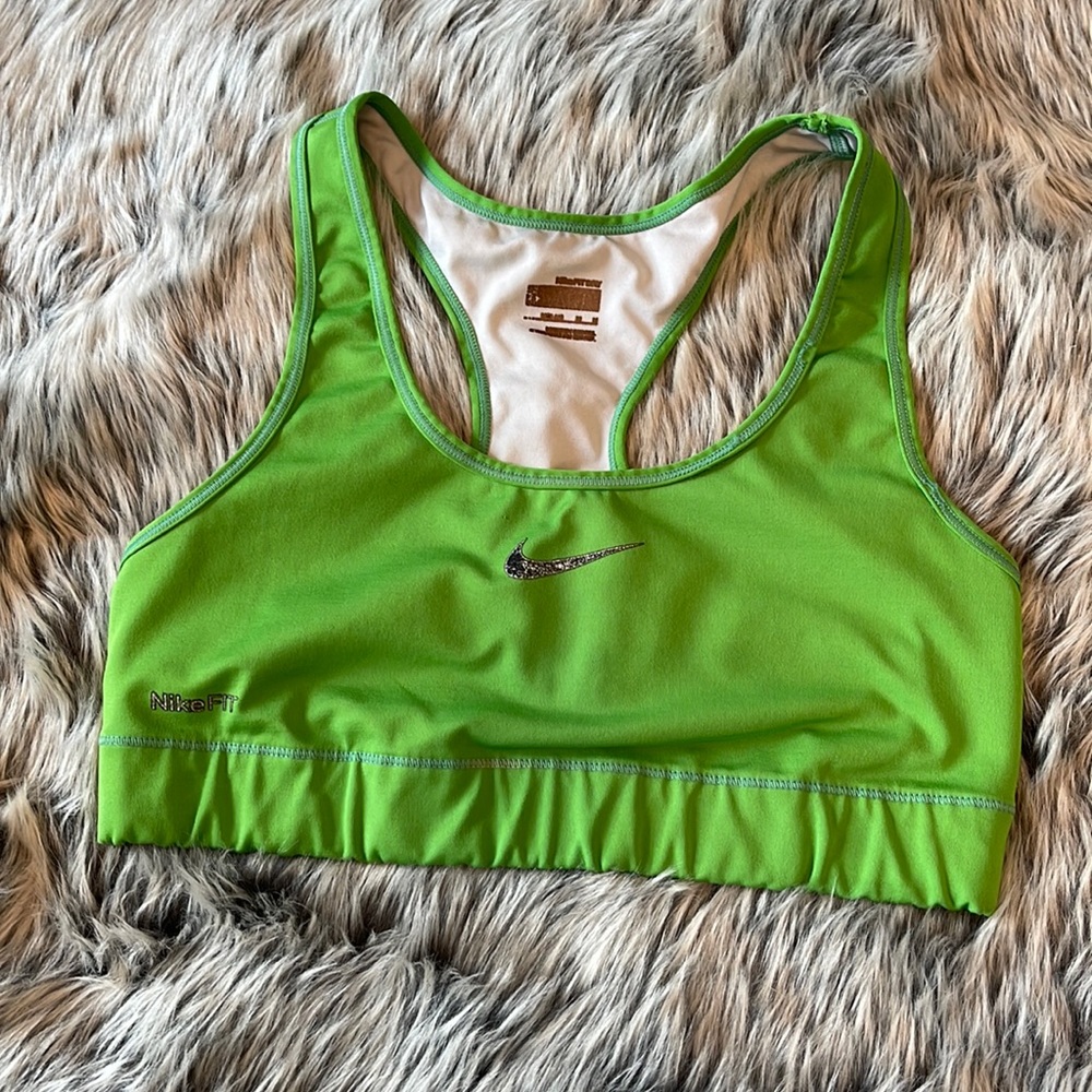 Green nikeFit